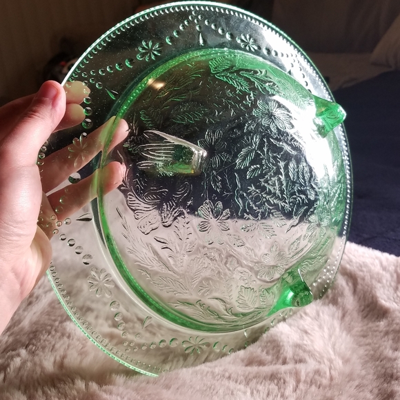 Vintage Depression Uranium Glass 3-legged Bowl Dish - Picture 7 of 9